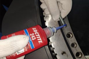 齒輪式回轉驅動為什么要使用螺紋緊固膠