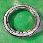 因空間限制而特殊設計的S-I-O-0641齒輪式回轉驅動