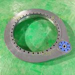 因空間限制而特殊設計的S-I-O-0641齒輪式回轉驅動