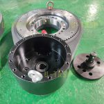 為節省設備的安裝空間而設計的雙極回轉驅動