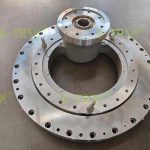 同向安裝的重載型內(nèi)齒回轉(zhuǎn)驅(qū)動(dòng)方案